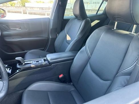 Used 2025 Toyota Prius AWD image 8