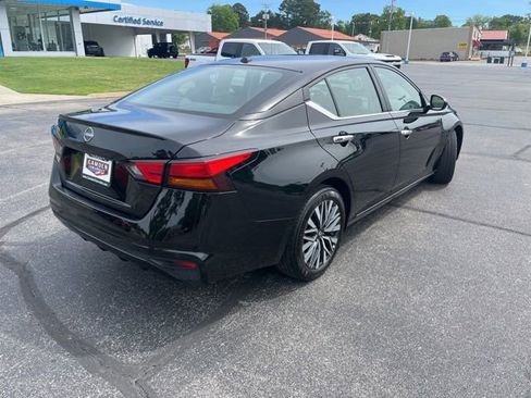 Used 2025 Nissan Altima 2.5 SV FWD image 8