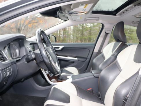 Used 2016 Volvo S60 T5 Cross Country Platinum AWD/4WD image 10