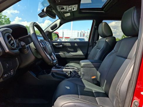 Used 2021 Toyota Tacoma TRD Off-Road w/ TRD Premium Off Road Package AWD/4WD image 14