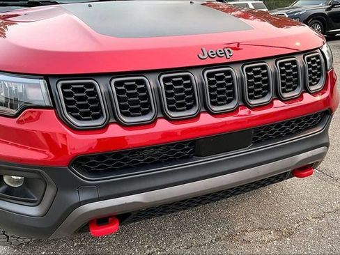 Used 2025 Jeep Compass Trailhawk AWD/4WD image 30