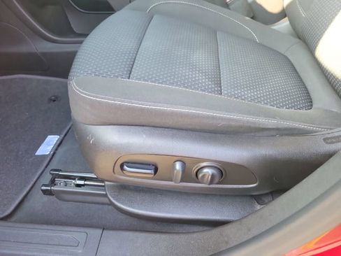 Used 2022 GMC Acadia SLE w/ Driver Convenience Package image 14