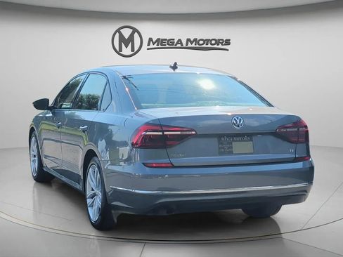 Used 2019 Volkswagen Passat 2.0T Wolfsburg w/ Wheels & Sunroof Package FWD image 5