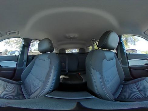 Used 2025 Chevrolet Trax LT image 41