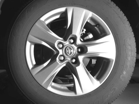 Used 2025 Toyota RAV4 XLE image 12