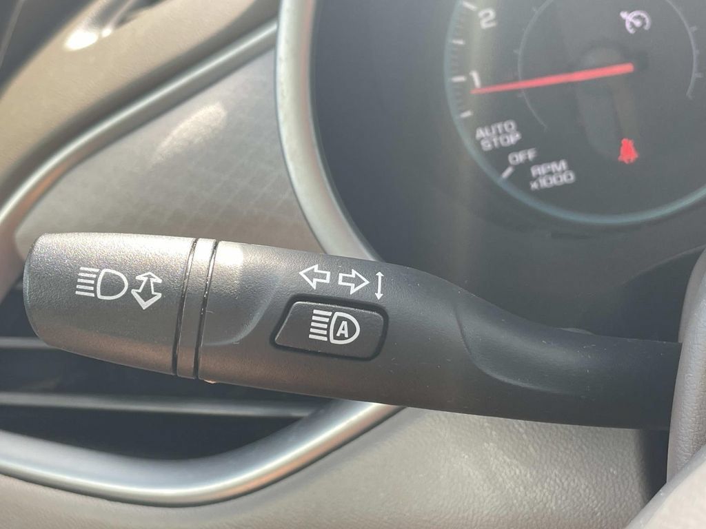 Used 2025 Chevrolet Malibu LT FWD image 26