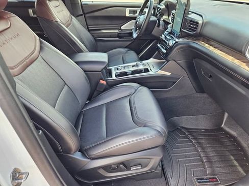 Used 2024 Ford Explorer Platinum w/ Technology Package AWD/4WD image 13