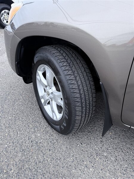 Used 2011 Toyota RAV4 4WD w/ Upgrade Value Pkg image 24