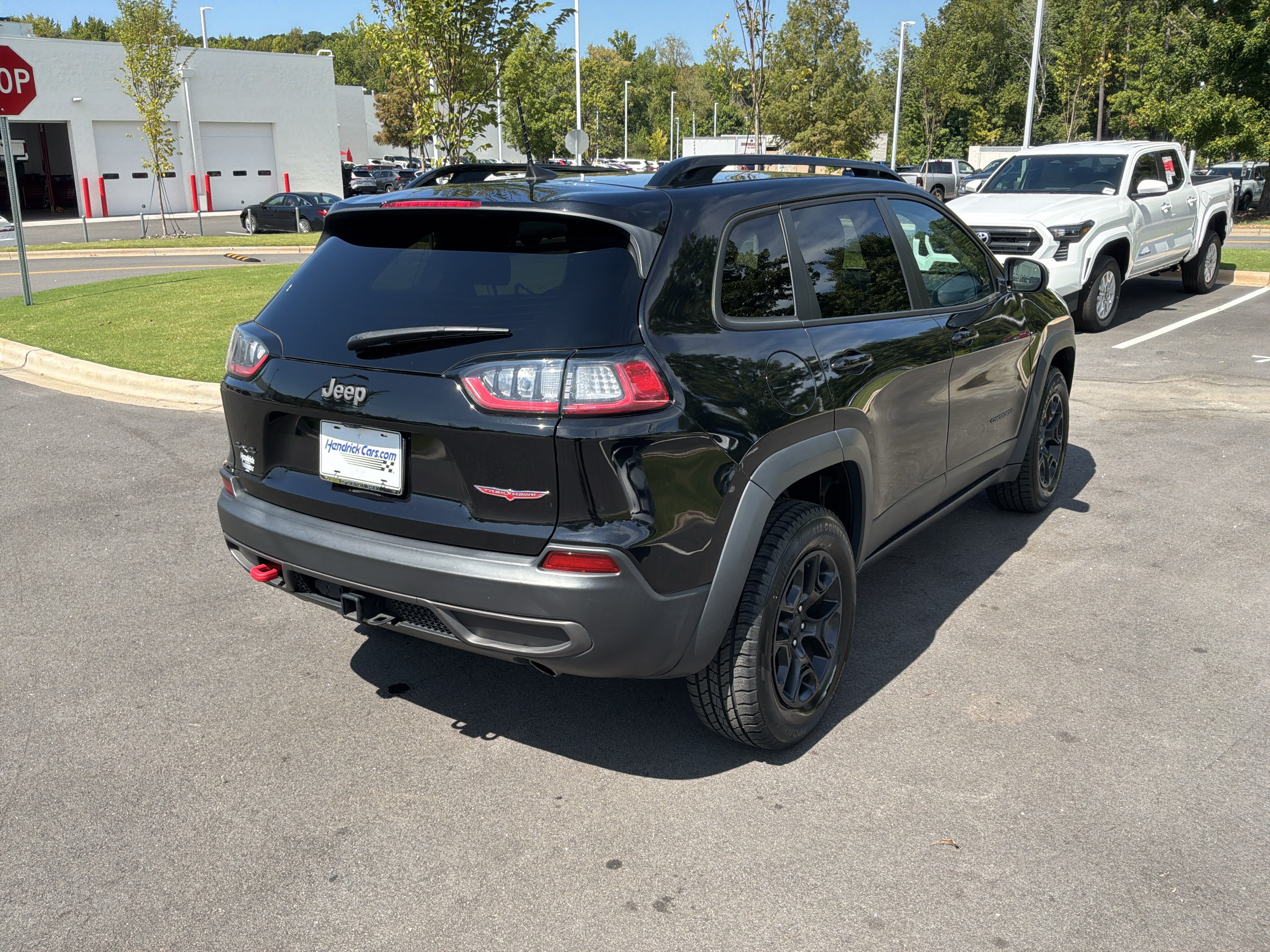 Used 2022 Jeep Cherokee Trailhawk w/ Premium Leather Package AWD/4WD image 10