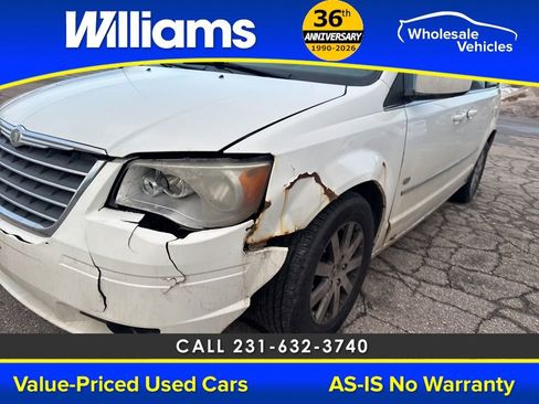 Used 2009 Chrysler Town & Country Touring image 21