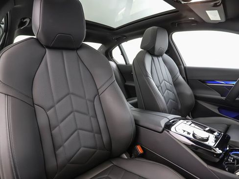 Certified 2025 BMW i5 xDrive40 w/ M Sport Package image 32