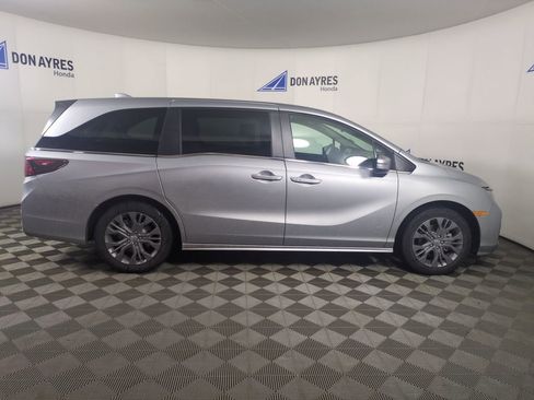 Certified 2025 Honda Odyssey Touring image 10
