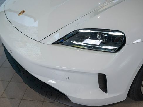 New 2025 Porsche Taycan image 12