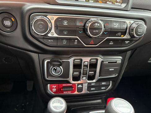 Used 2022 Jeep Gladiator Mojave w/ Trailer Tow Package AWD/4WD image 21