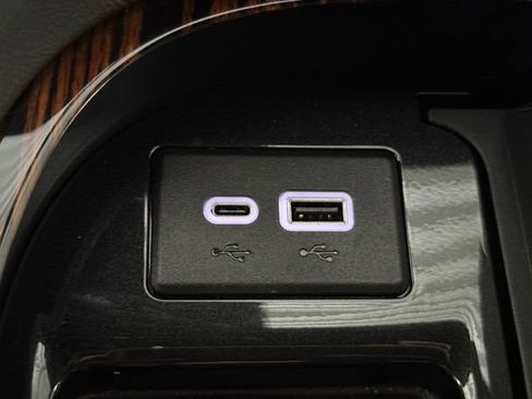 Certified 2024 Cadillac Escalade Premium Luxury image 6