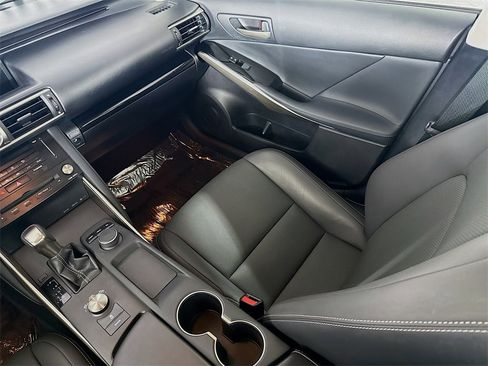 Used 2018 Lexus IS 300 image 22