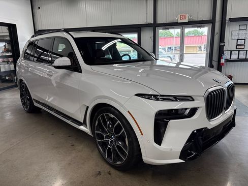 Used 2024 BMW X7 xDrive40i w/ M Sport Package AWD/4WD image 13