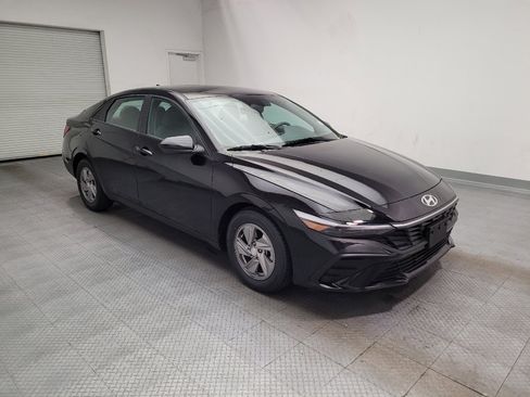 Used 2025 Hyundai Elantra SE FWD image 13
