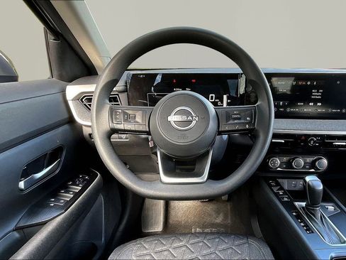 Used 2025 Nissan Kicks SV image 9