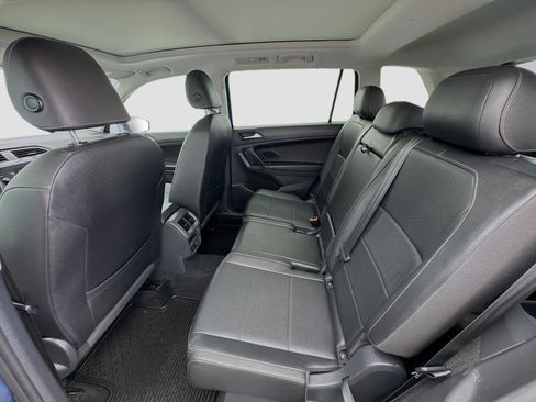 Used 2020 Volkswagen Tiguan SE w/ Panoramic Sunroof Package image 16