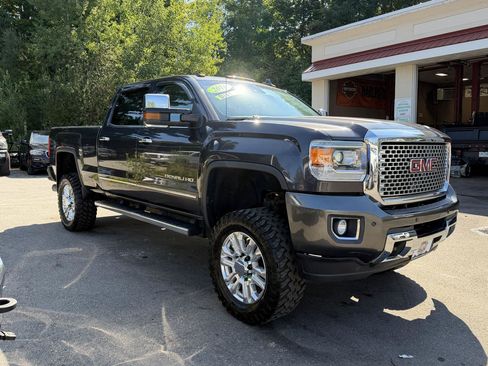 Used 2016 GMC Sierra 3500 Denali w/ Duramax Plus Package AWD/4WD image 4