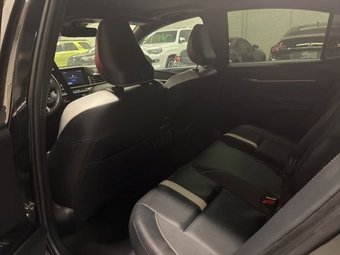 Used 2025 Toyota Camry SE w/ Convenience Package image 9