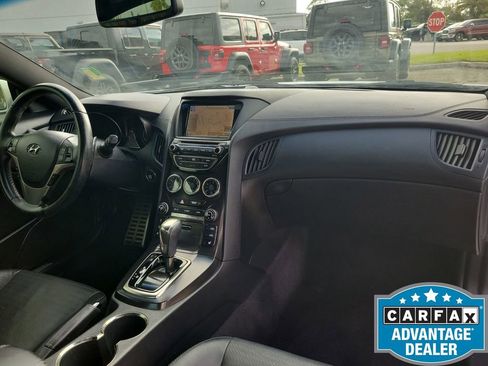 Used 2014 Hyundai Genesis 3.8 image 12