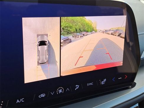 Used 2024 Chevrolet Traverse LT w/ Trailering Package image 14