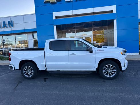 Certified 2022 Chevrolet Silverado 1500 RST image 2