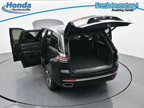 Used 2023 Jeep Grand Cherokee Overland AWD/4WD image 46