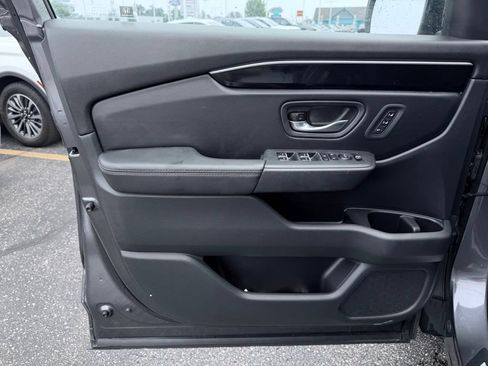 Used 2025 Honda Pilot Touring image 15