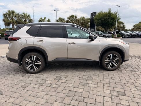 Used 2025 Nissan Rogue SL w/ Tech Package AWD/4WD image 7