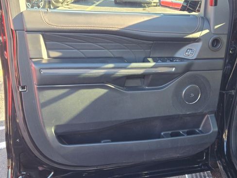 Used 2023 Ford Expedition Platinum image 21