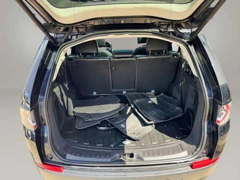 Used 2018 Land Rover Discovery Sport HSE image 18