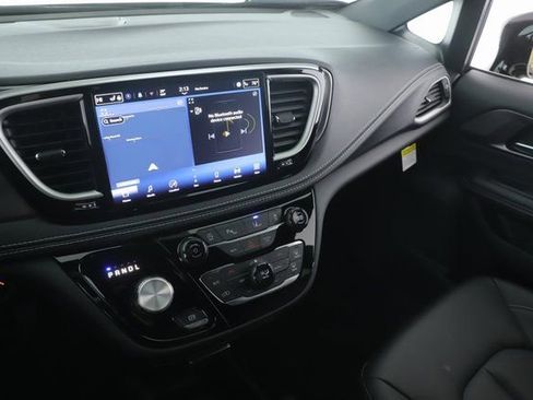 New 2026 Chrysler Pacifica Select AWD/4WD image 25