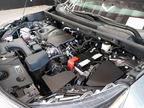 Used 2025 Toyota RAV4 XLE AWD/4WD image 33