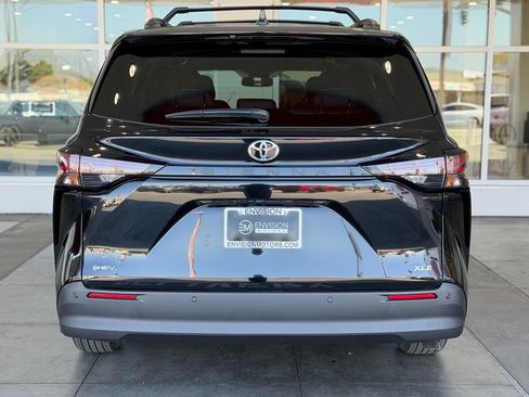 New 2026 Toyota Sienna XLE FWD image 11
