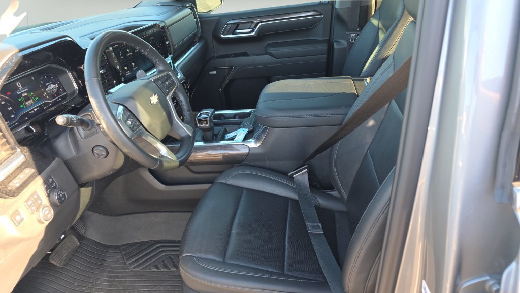 Used 2025 Chevrolet Silverado 1500 LTZ AWD/4WD image 14