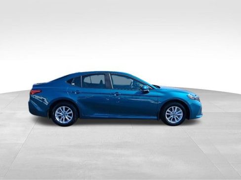 Used 2025 Toyota Camry LE AWD/4WD image 5