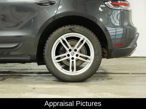 Certified 2022 Porsche Macan image 42