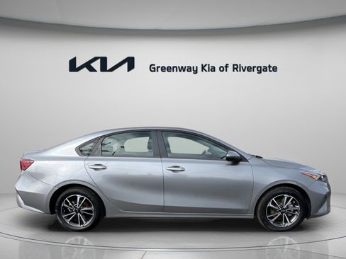 Used 2024 Kia Forte LXS w/ LXS Technology Package image 8