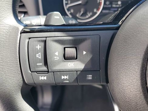 Used 2023 Nissan Rogue SV image 17