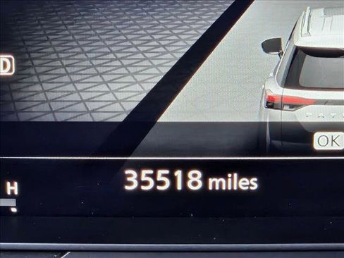 Used 2024 Nissan Pathfinder Platinum w/ Cargo Package image 15