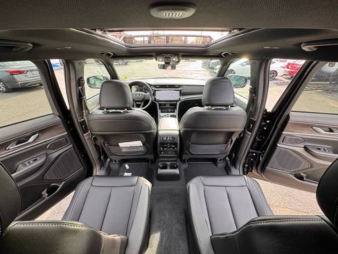 Used 2026 Jeep Grand Cherokee L Limited w/ Limited Altitude Package AWD/4WD image 24