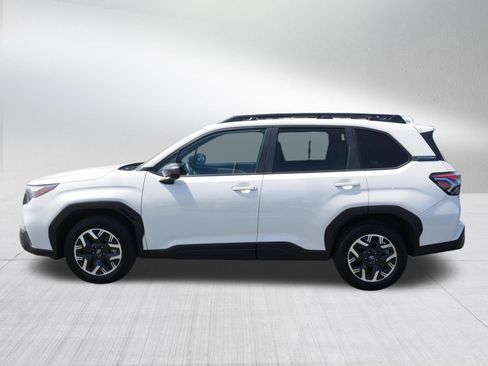 Used 2025 Subaru Forester Premium AWD/4WD image 4