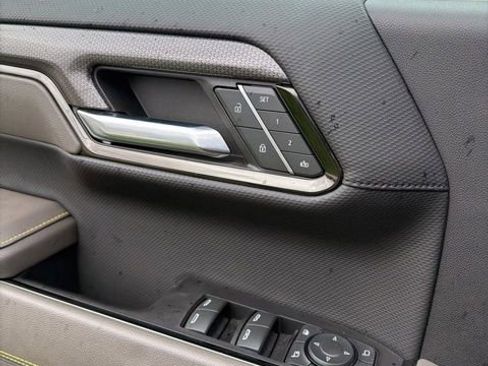 Used 2023 Chevrolet Silverado 1500 ZR2 w/ Technology Package image 12