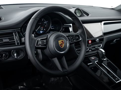 Certified 2026 Porsche Macan AWD/4WD image 13