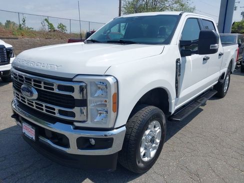 Certified 2025 Ford F250 XLT w/ Snow Plow Prep Package AWD/4WD image 4