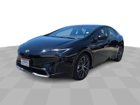 Used 2026 Toyota Prius XLE FWD image 4