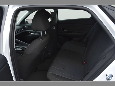 New 2026 Hyundai Elantra SE FWD image 11